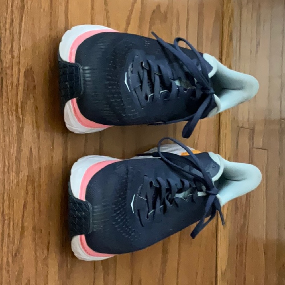 HOKA ONE ONE